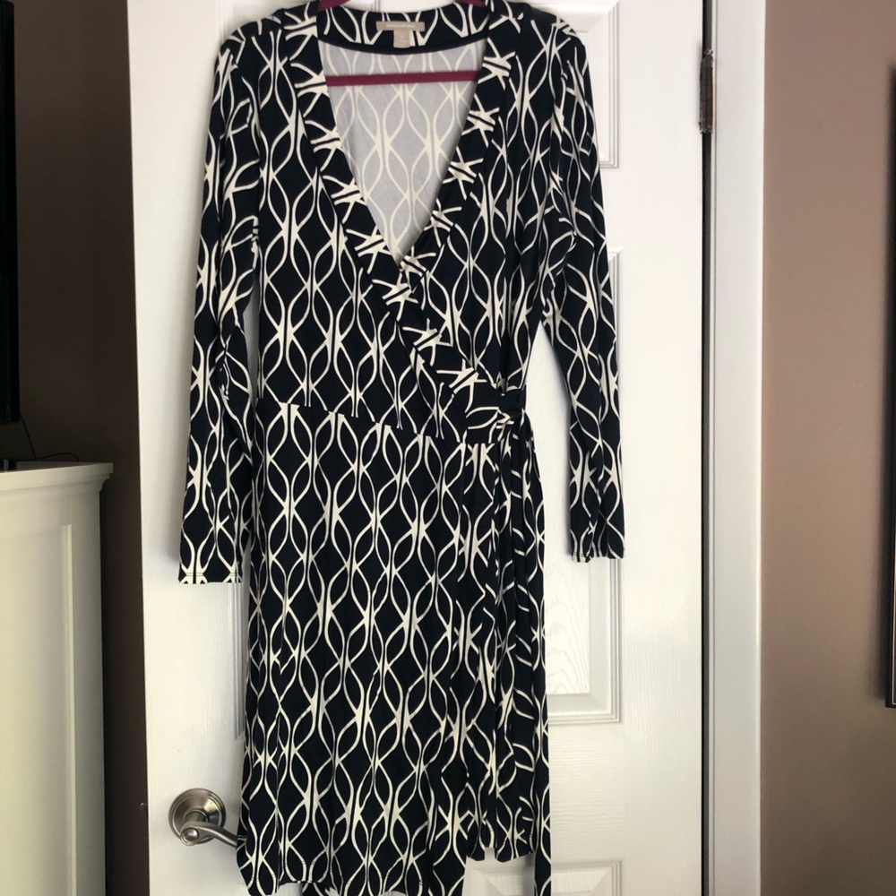 Banana Republic navy/white wrap dress